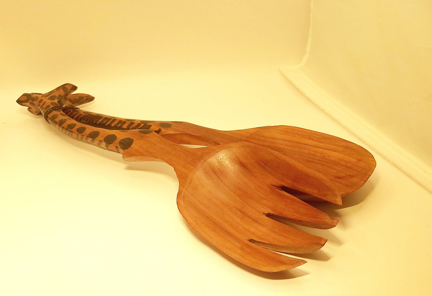 Mbouh Na-sah (Hands of a White Man)