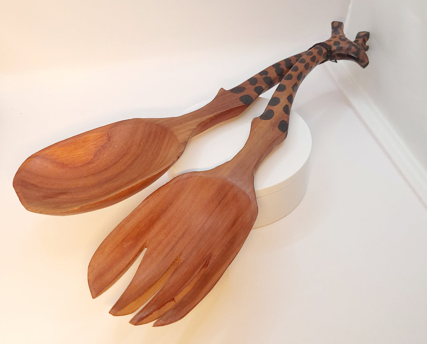 Mbouh Na-sah (Hands of a White Man)