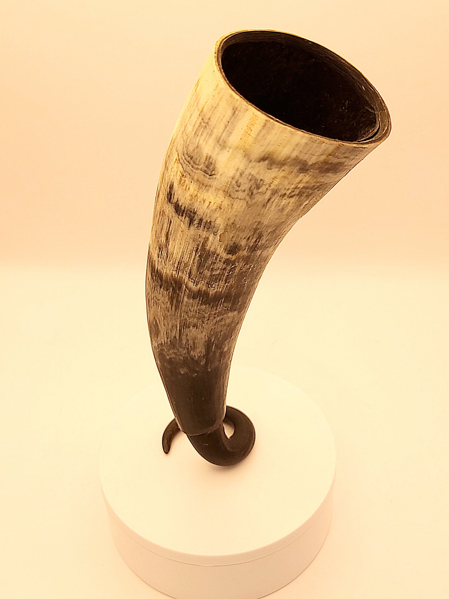 Moukup Ndou Nahh (Horn drinking cup)